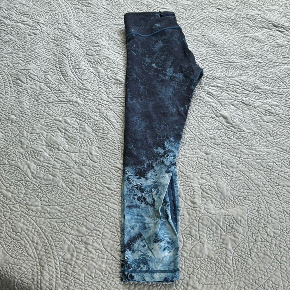 Lululemons Special edition Wunder under with Zipper pocket